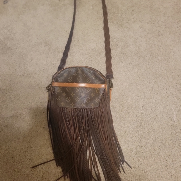 Fringe Louis Vuitton crossbody bag - Picture 3 of 4